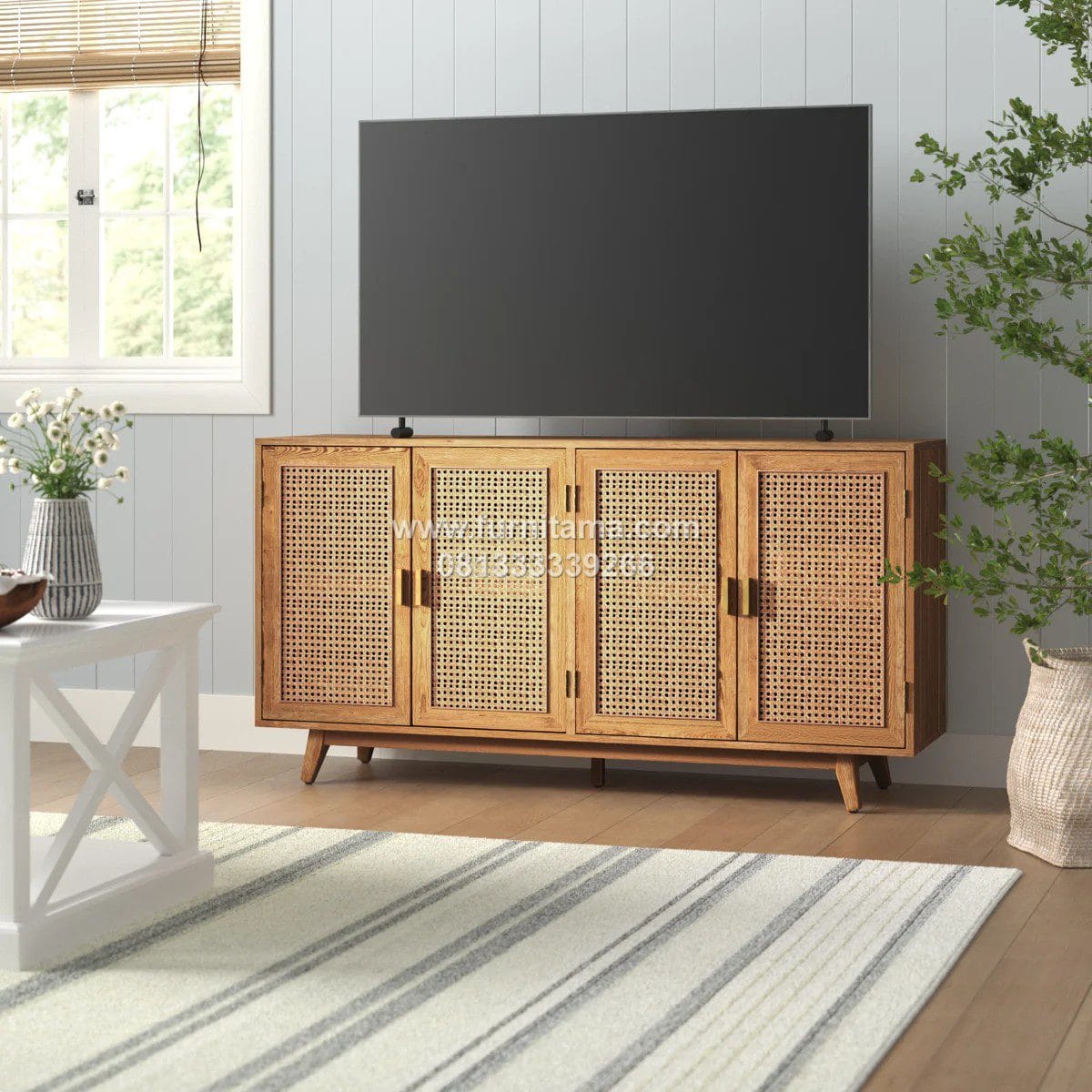 Meja TV Minimalis Natural Kayu Solid Berkualitas