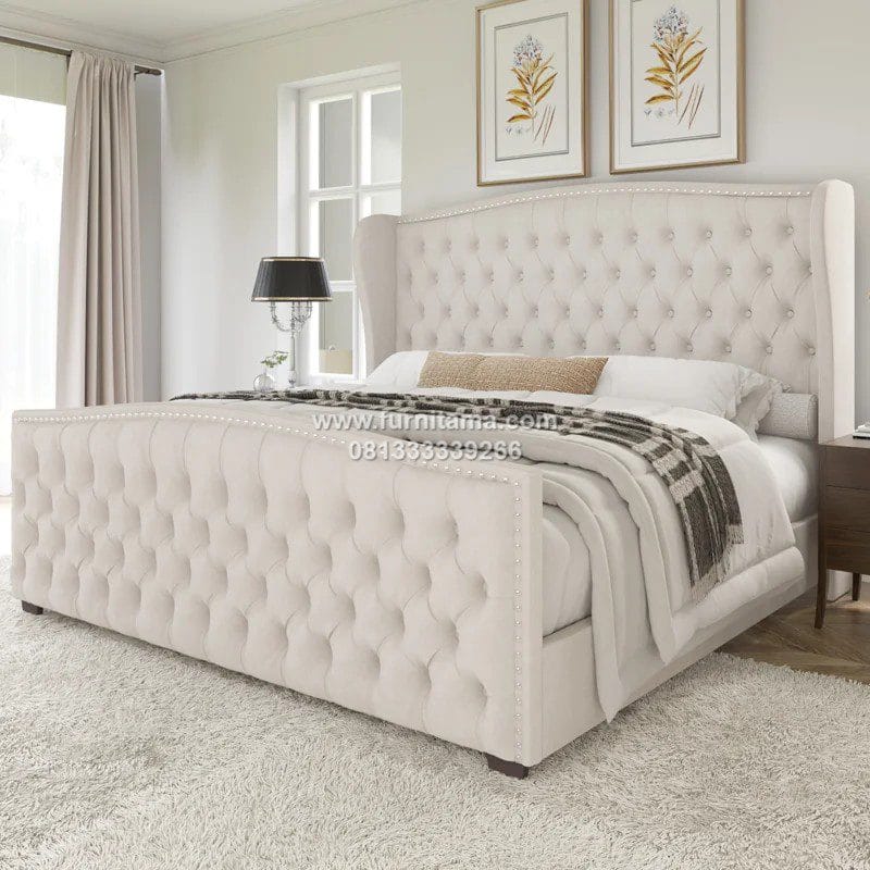 Tempat Tidur Mewah Desain Megah Pusat Perhatian Kamar